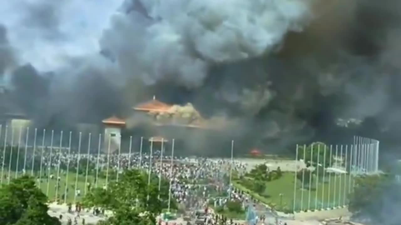 Liz Churchill - THIS IS HOW IT’S DONE 🏆 Politicians BANNED social media use in Nepal...