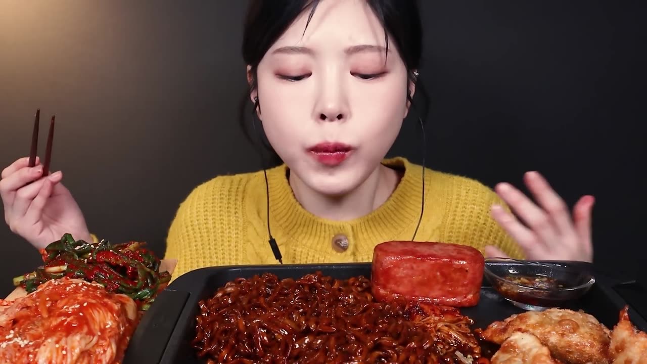 Jjajang Ramyeon, Spicy Buldak Enoki Mushrooms, Crispy Dumplings & Spam Mukbang ASMR