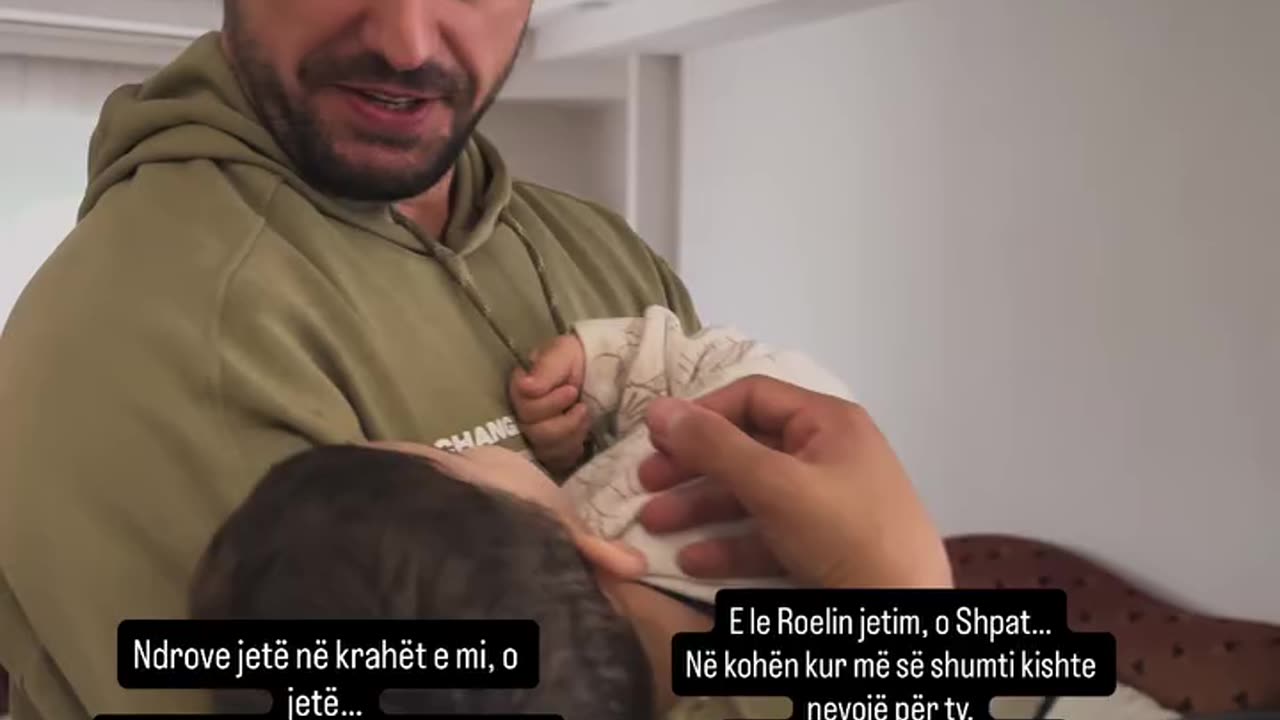 E dhimbshme, momentet e fundit të Shpat Kasapit me djalin e tij në krahë