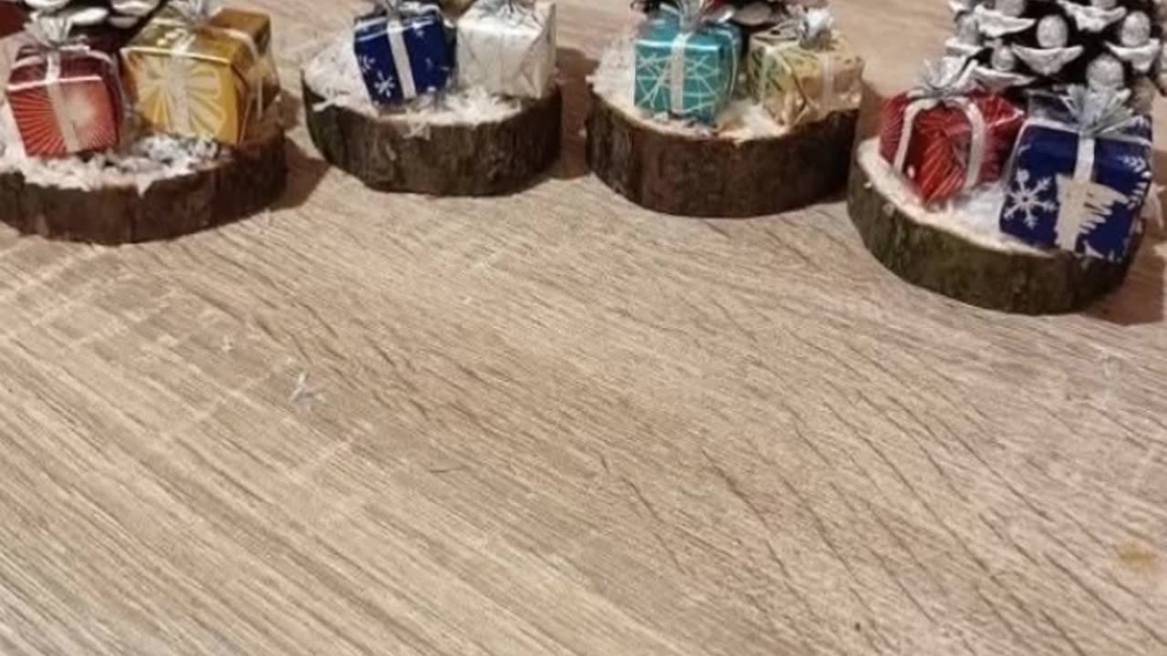 Ideas de arreglos navideños hechos con piñas