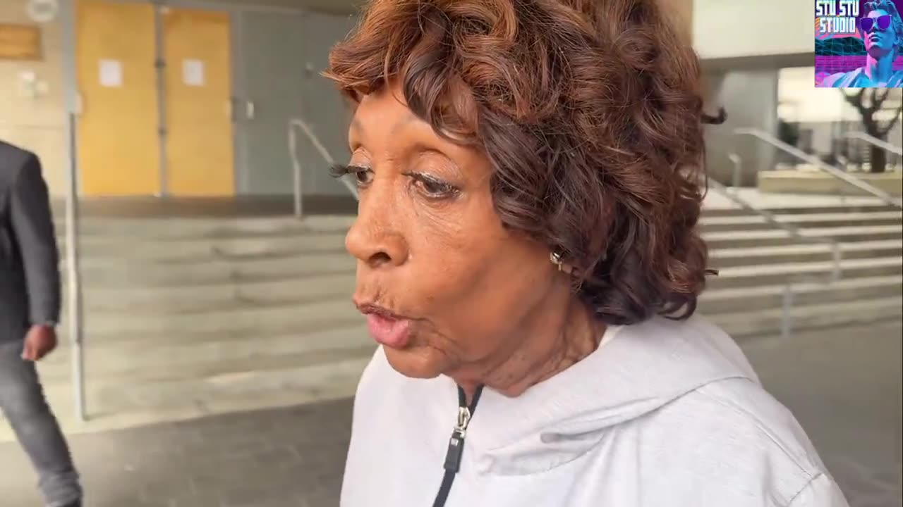 Cops slam the door on Maxine Waters as she tries to enter the Los Angeles Federal Building