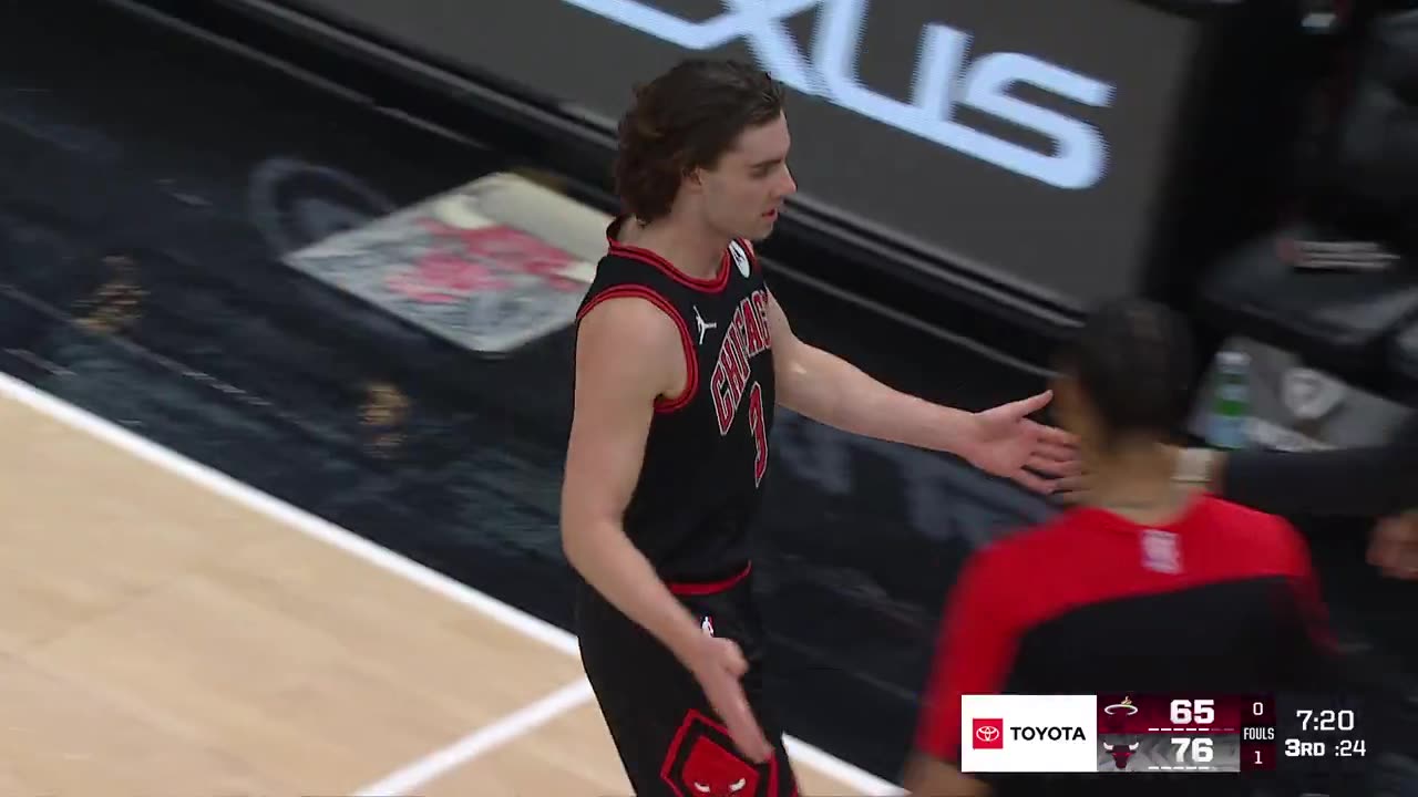 NBA - JOSH GIDDEY IS ON A HEATER TONIGHT ♨️