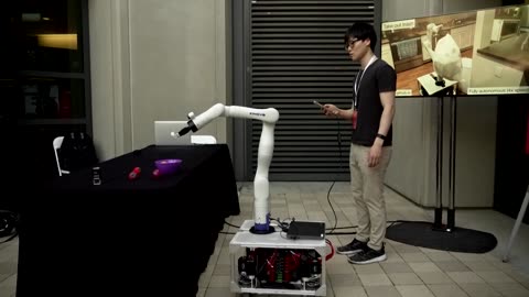 This robot leverages AI to help with chores, researchers say