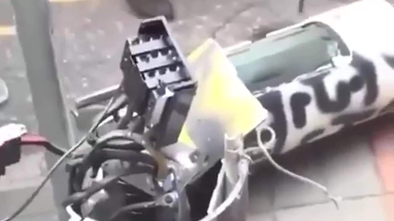 HONG KONG FOLK CUTTING DOWN FACIAL RECOGNITION TOWERS 👏 - Reloaded from Julian Assange