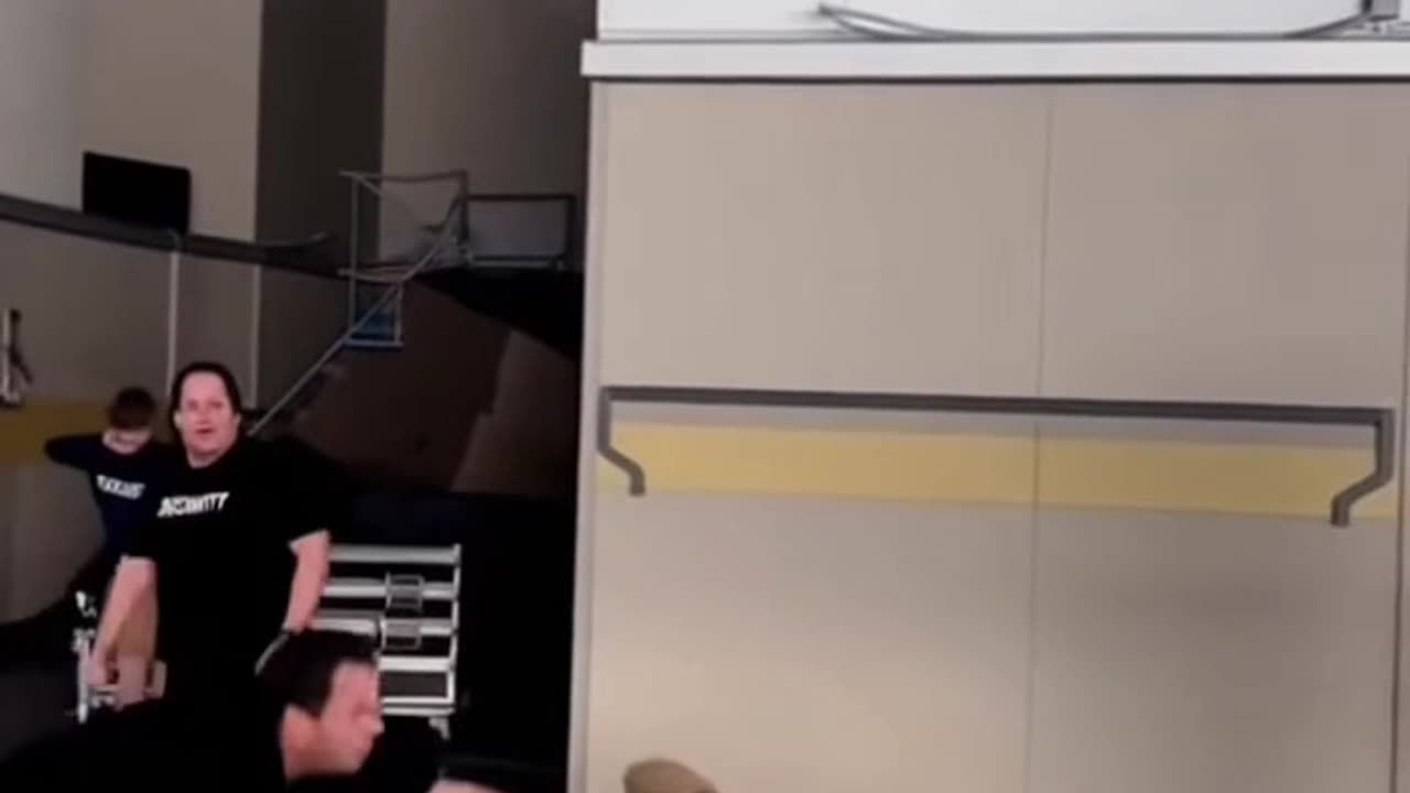 twi'lek Influencer CRASHES Out onset!!!