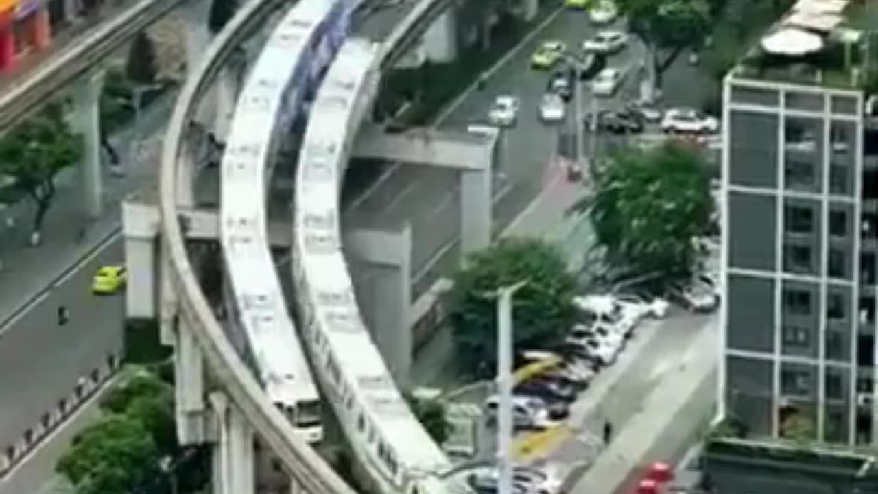 💋 Synchronized Metro Trains Crossing