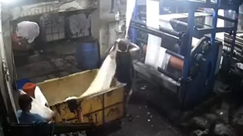 DUMB INDIAN MAN HANGS HIMSELF BY ACCIDENT WHILE AT WORK