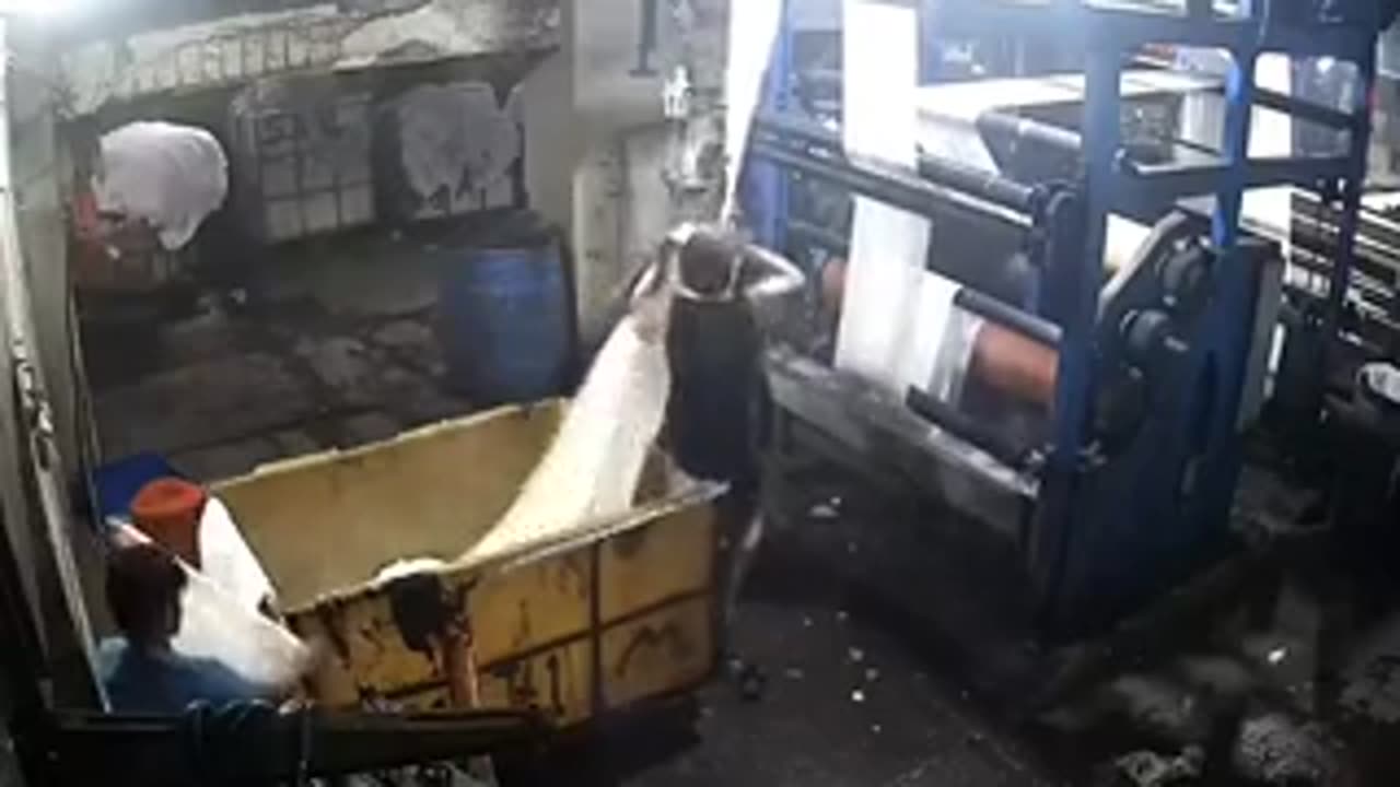 DUMB INDIAN MAN HANGS HIMSELF BY ACCIDENT WHILE AT WORK