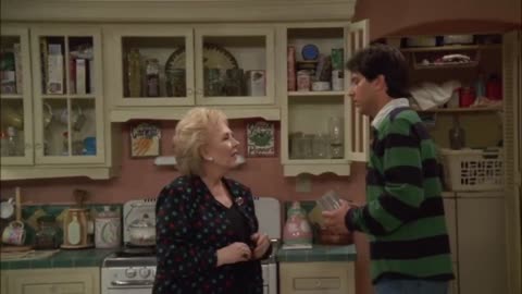 Everybody Loves Raymond - Season 1 - Episode 7 - Your Place or Mine