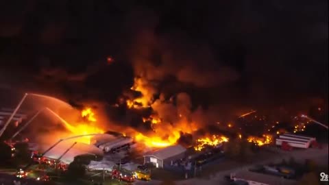 Huge Fireball Erupts After UPS Plane Crashes Near Louisville Airport – At Least 3 Dead, 11 Injured