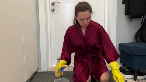 Cleaning the hallway： vacuuming and wiping asmr