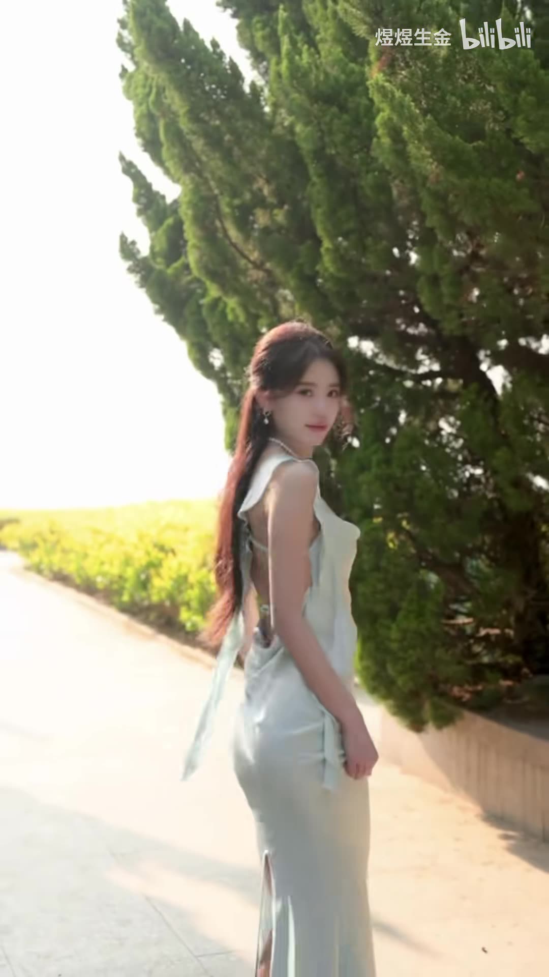 Graceful Off-white Attire Sensual Highlights | Daily Beauty EP 1156