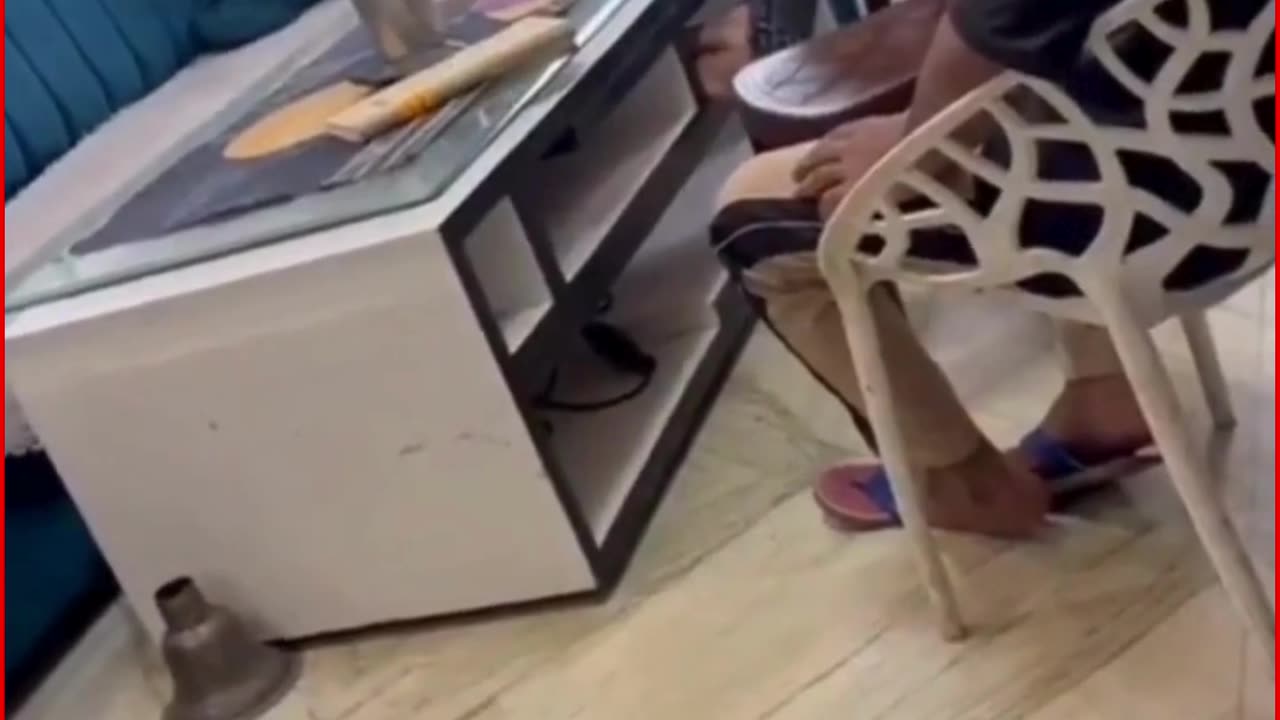 Meerut Chicken Trader Thrashes Staff Over Salary Dispute, Accuses Them of Theft