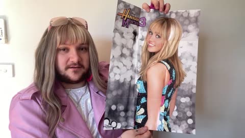 Hannah Montana fan opens Hannah Montana Fan Box dressed as Hannah Montana