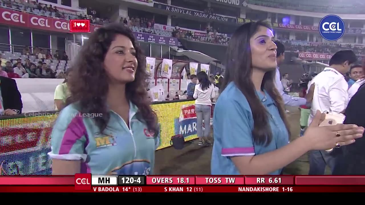 Mumbai's Sohail Khan hits a huge six and four in Hyderabad's Aadarsh bowling | CCL