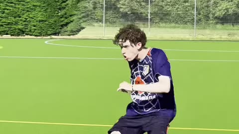 HOW DIFFERENT PLAYERS CROSS #soccer #teammates #football #cross