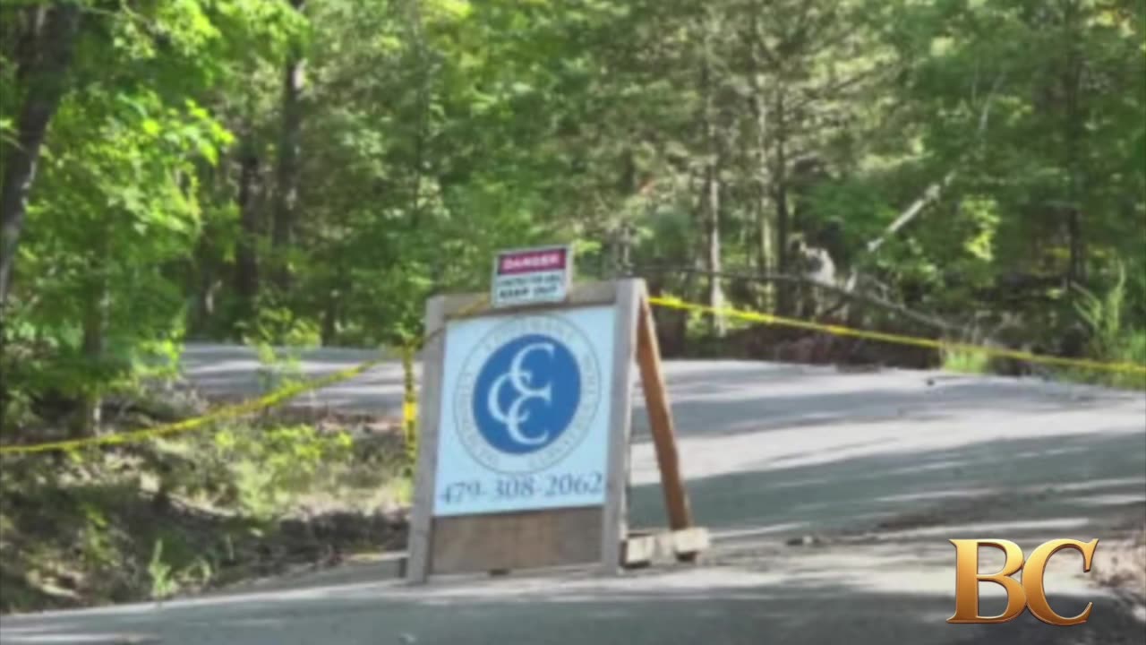 Couple slain while hiking with daughters in Arkansas state park, police say