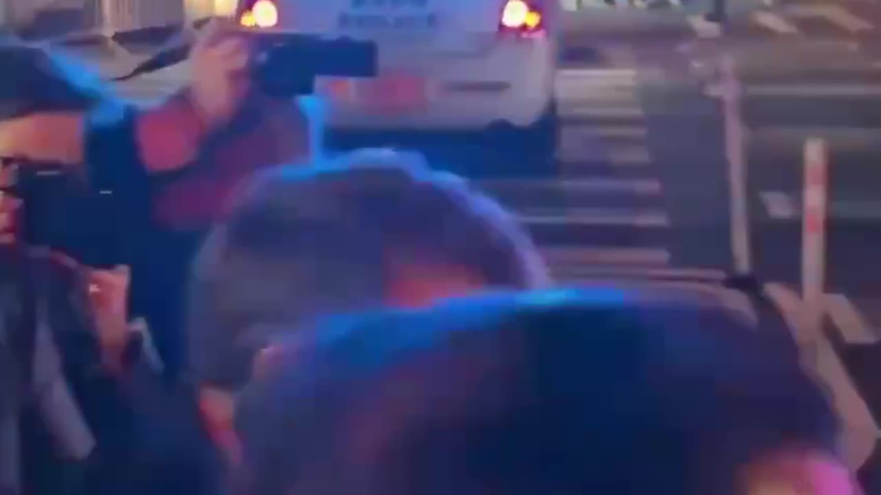 Macron had to walk as his motorcade was halted for Trump’s hahahah