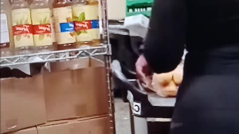 Streamer girl is thicc....thicc