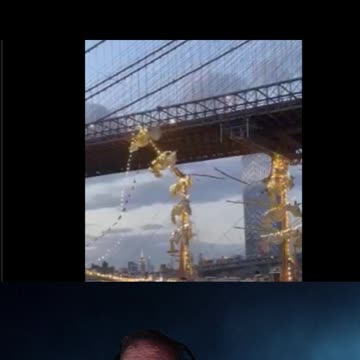 Boat hits the Brooklyn Bridge