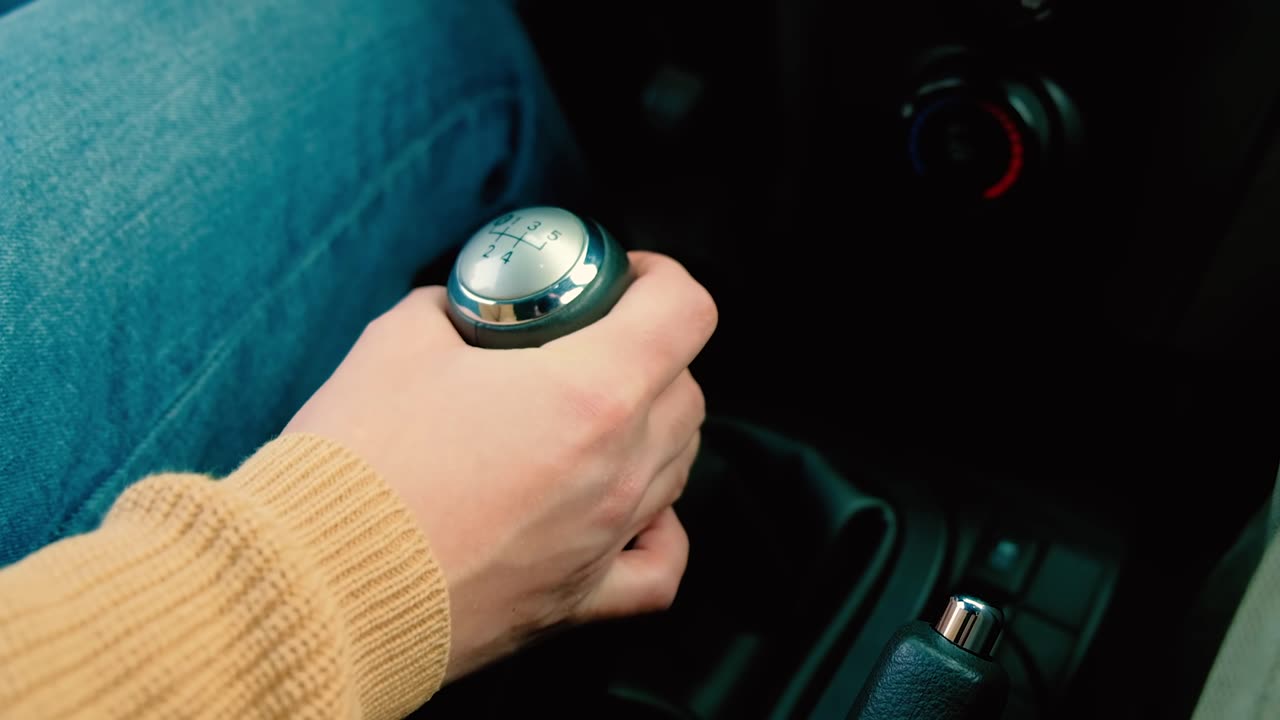 How Manual Transmission work (Car Part 2) Clutch - Reverse Gear - Grinding Noise