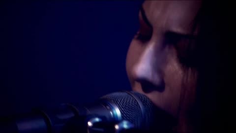 Thoughtless (Korn cover) - Evanescence (live)