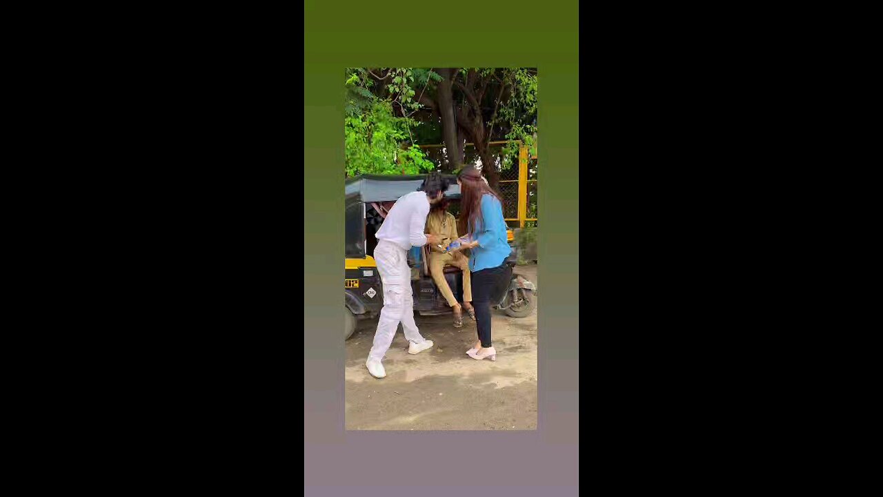 ये क्या कर रही है