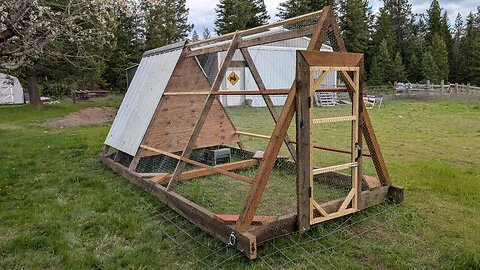 A Moveable Chicken Coop That Keeps Predators Out