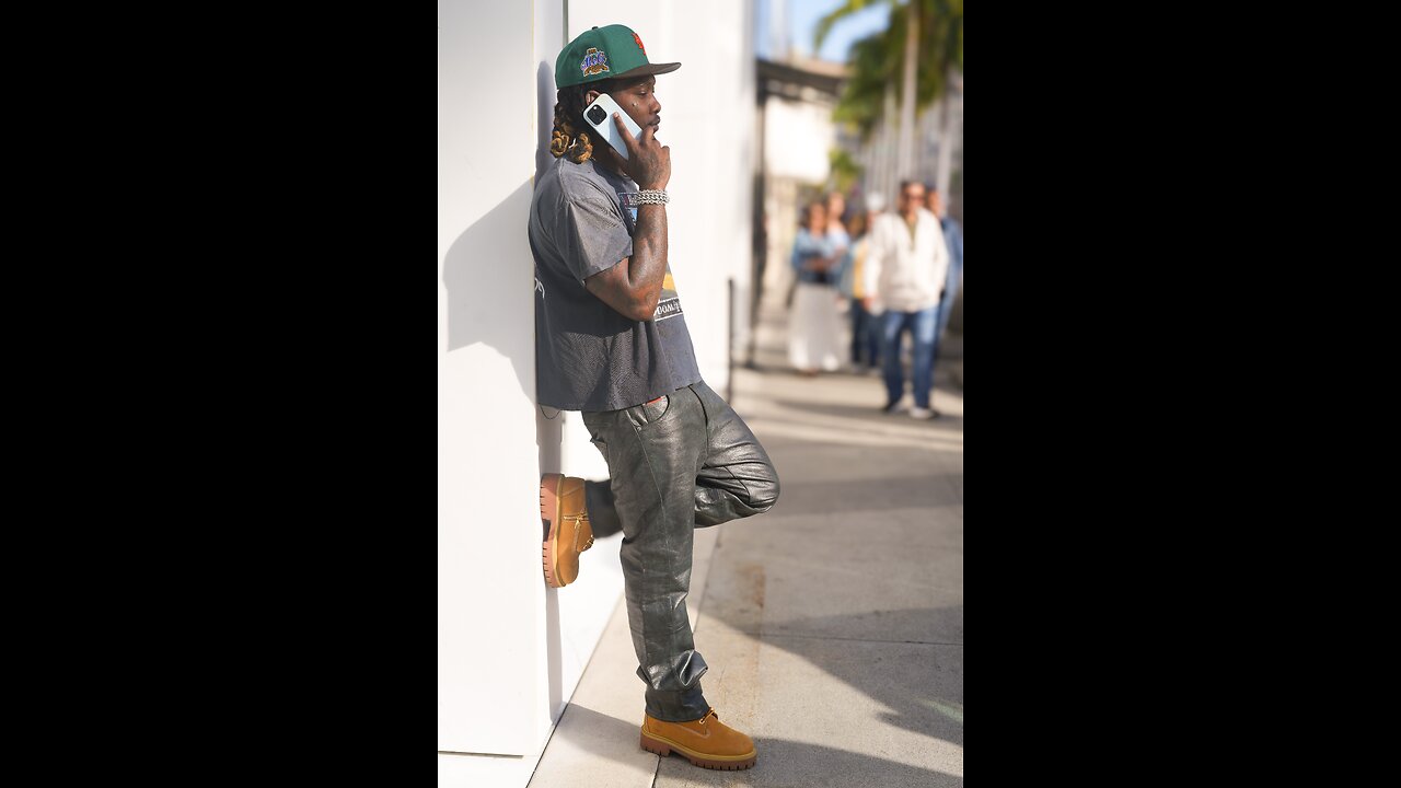 Offset Lets Paparazzi Do a Photoshoot on Rodeo Drive! (Exclusive Footage)