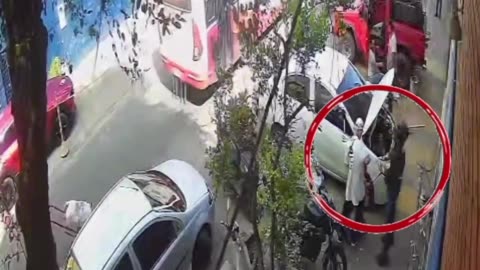 Robo a mano armada en Bucaramanga queda grabado en video y termina con captura de los delincuentes