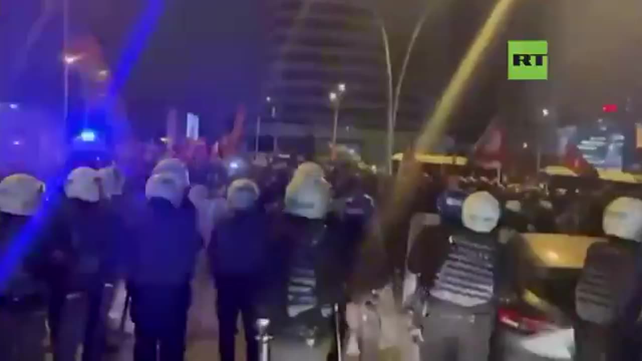 16 policiers ont été blessés lors des manifestations contre l’arrestation d' Ekrem Imamoglu