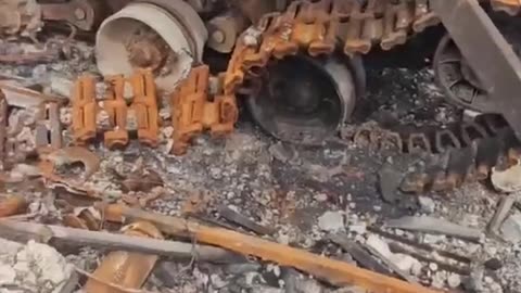 💥 Russian soldier shows completely destroyed Russian 2S19M2 Msta-S self-propelled howitzer