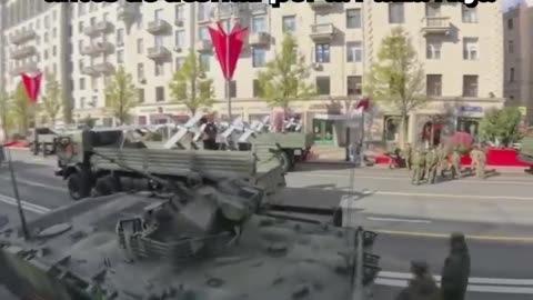 Imponentes unidades blindadas en el Desfile del Día de la Victoria