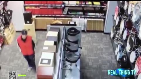 Crazy Texas thief steals a Fender guitar by shoving it down his PANTS
