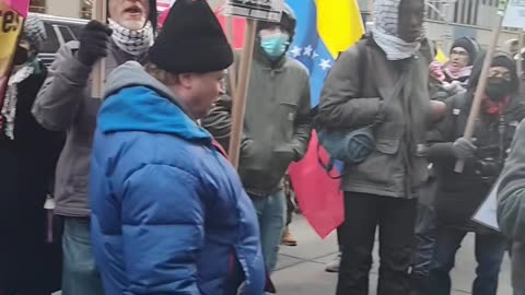 New Yorkers support president Nicolás Maduro and Palestine.