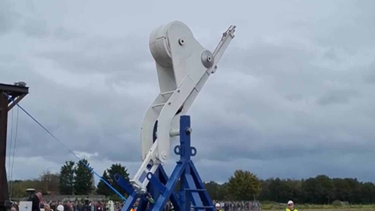 🤯🔥 Watch a Pumpkin Fly 592m with a Trebuchet! | FeedMyCuriosity
