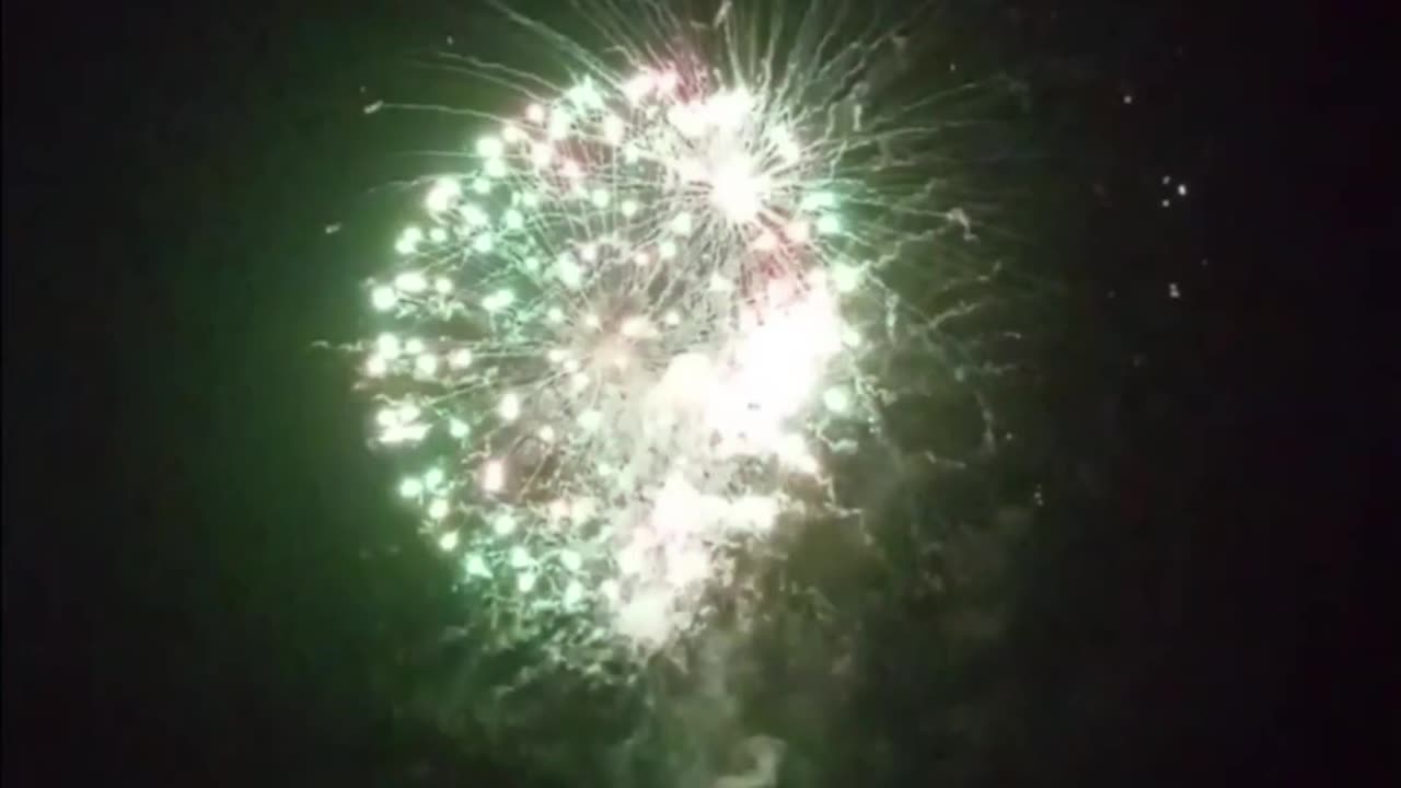 🔥🔥🔥Fireworks🔥🔥🔥 July 4th, 2024 Lake Quassapaug, CT 4 of 17
