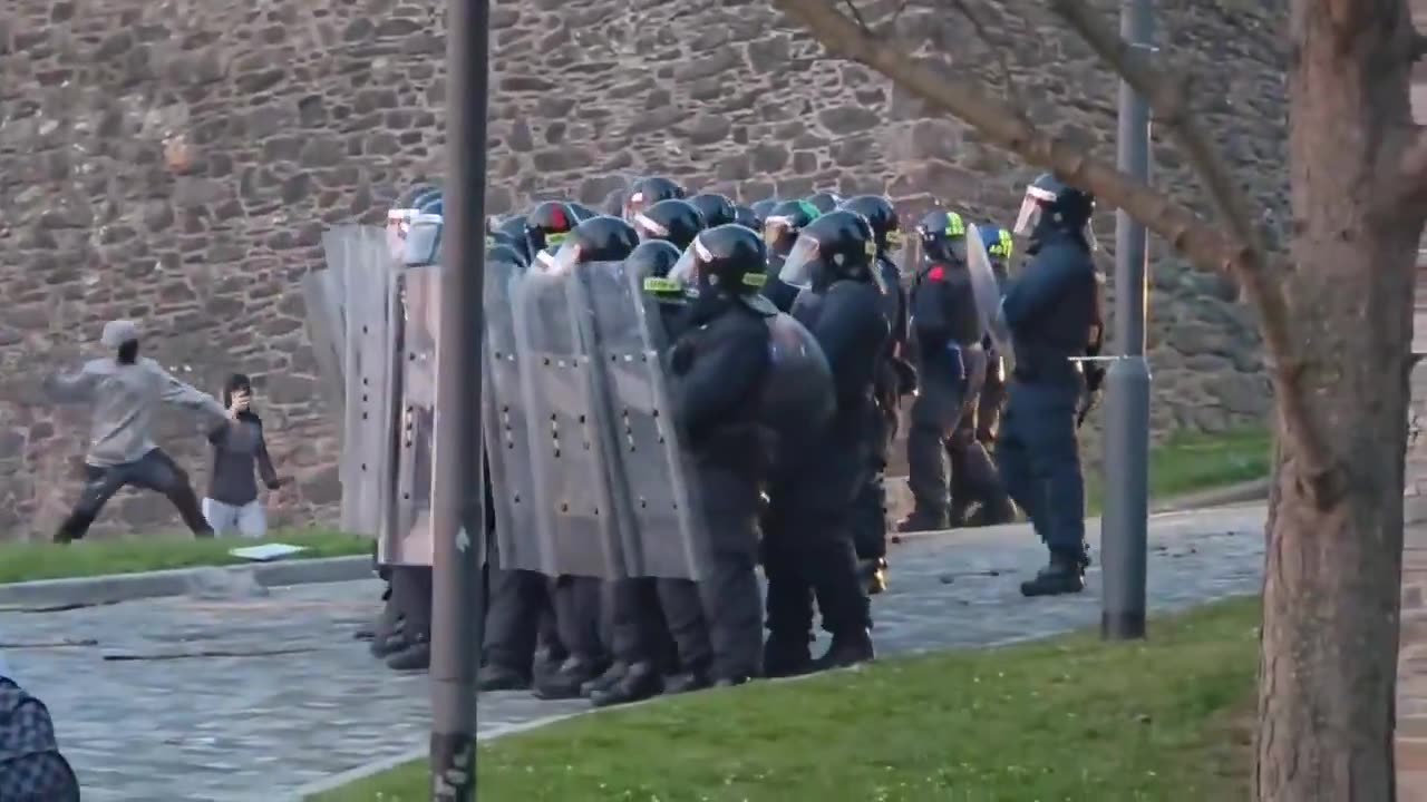 Derry PSNI officers come under a heavy barrage of rubble from young fellas.
