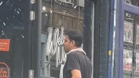 Halal food delivery in UK.