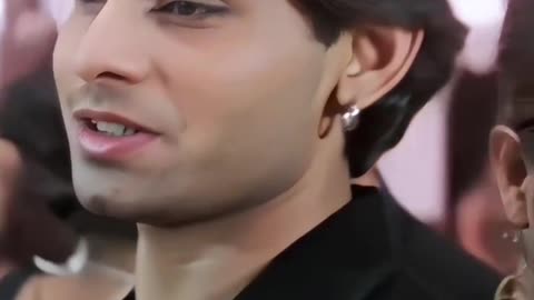 Aankh hai bhari bhari