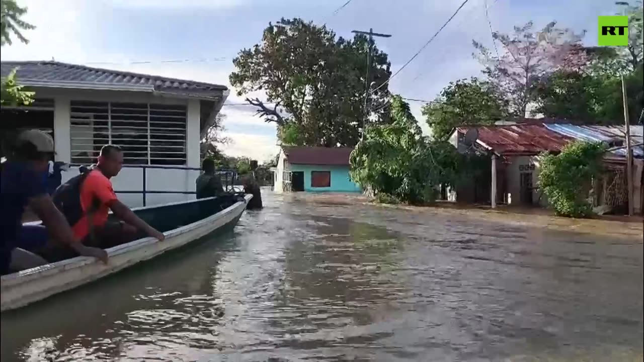 Heartwarming moment: Man rescues kitten as SEVERE floods batter northern Colombia