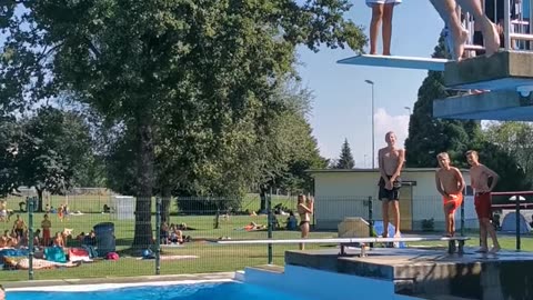 Man Makes a Monster Splash ViralHog