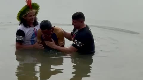 Brazil: Ricardo Poquiviqui leader of CONPLEI engages in mass water baptisms!