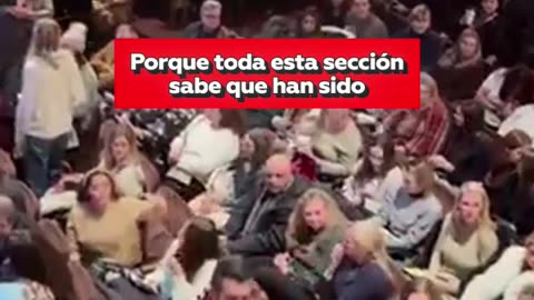 Hombre se enfurece con público ruidoso en un espectáculo de 'Mamma Mia'