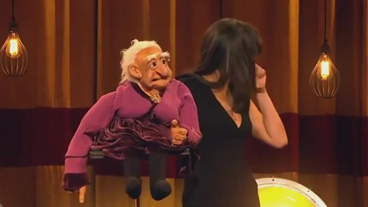 Nina Conti & Her Clairvoyant Granny Puppet .......