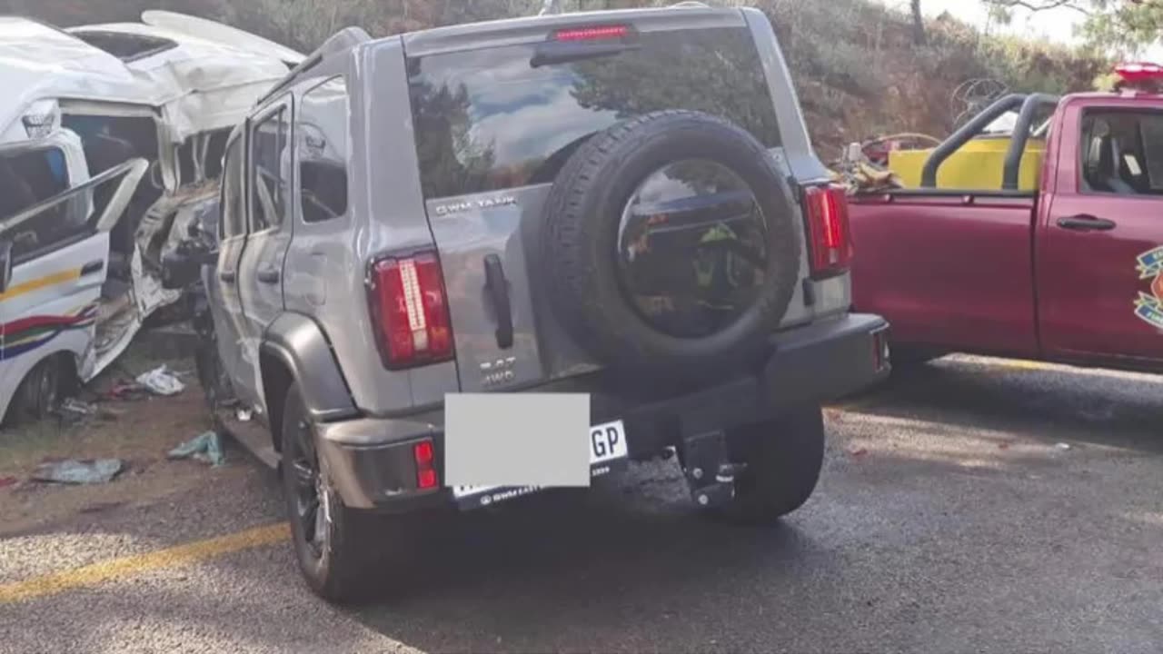 Six Killed in Tragic T-Bone Crash Between Minibus Taxi and GWM Tank SUV Near Dullstroom, Mpumalanga