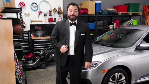 Thunder as "Grad Dad", the spokesman for Honda Financial Services: "Headlights"