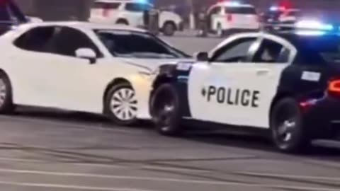 Who would even think to jump on the hood and jump through the windshield! #policechase #gta
