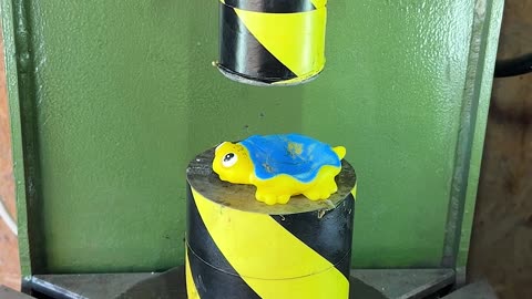 Hydraulic Press Crushing