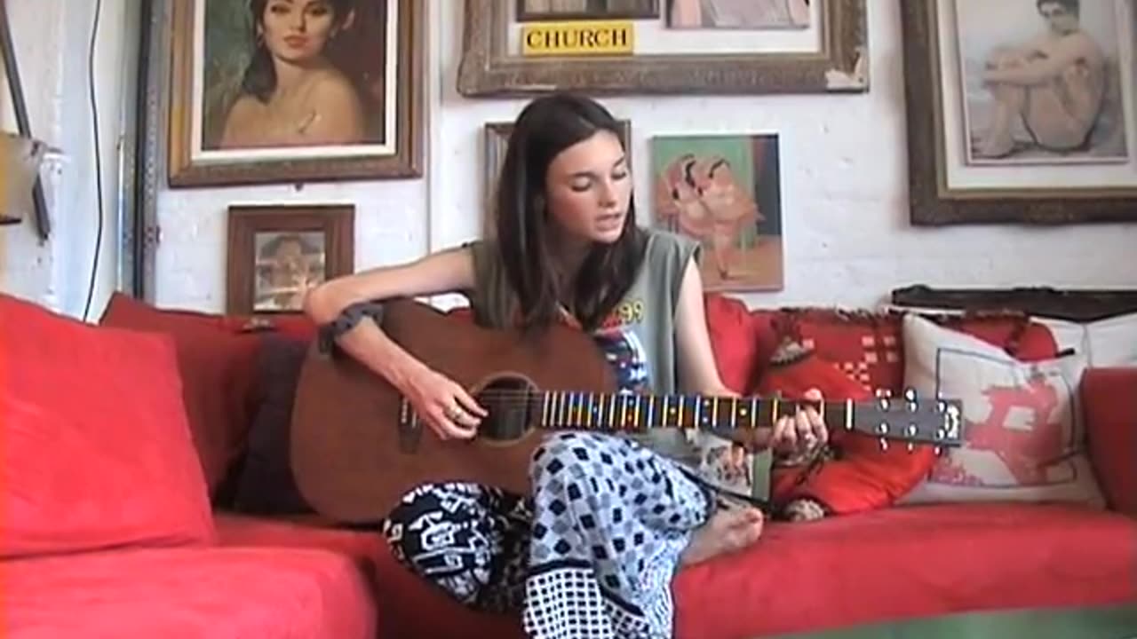 Lisa Mitchell performing Romeo & Juliet originally by Dire Straits (2009)